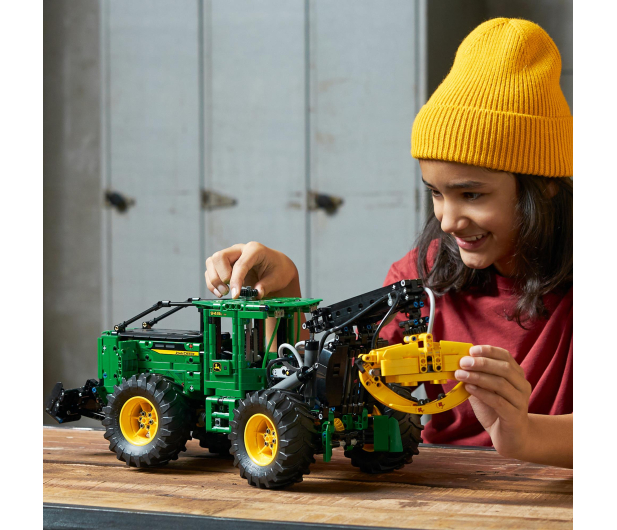 LEGO Technic 42157 Ciągnik zrywkowy John Deere 948L-II - 1144396 - zdjęcie 12